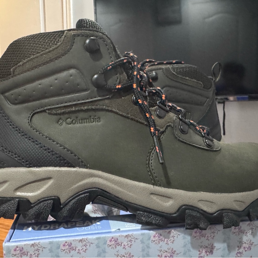 Columbia Men's Newton Ridge Plus II Hiking Boots waterproof Size 7.5